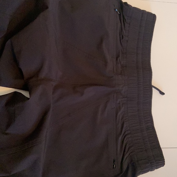 Athlete Cropped Joggers - Picture 3 of 3